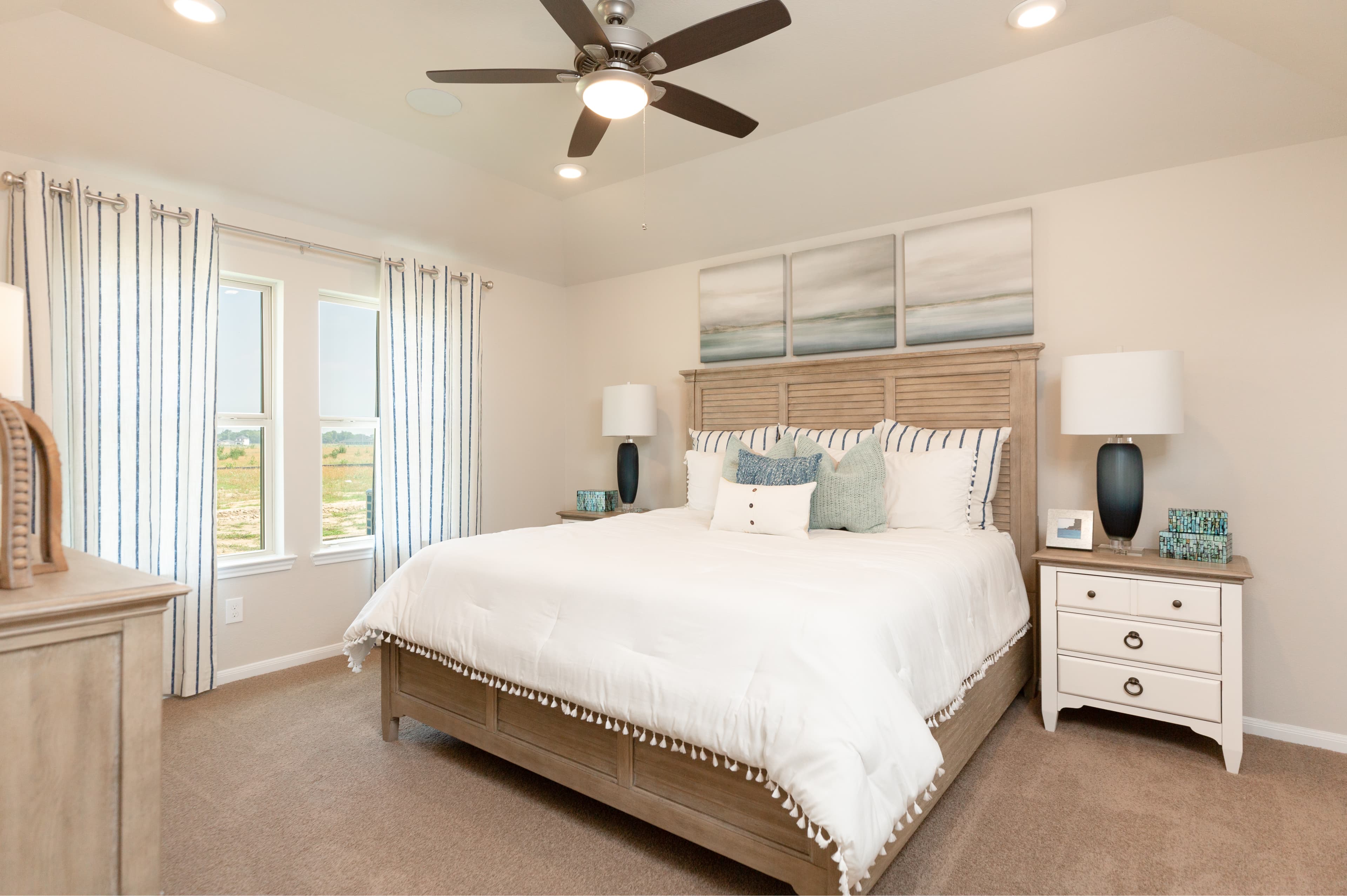 primary bedroom with ceiling fan and bed