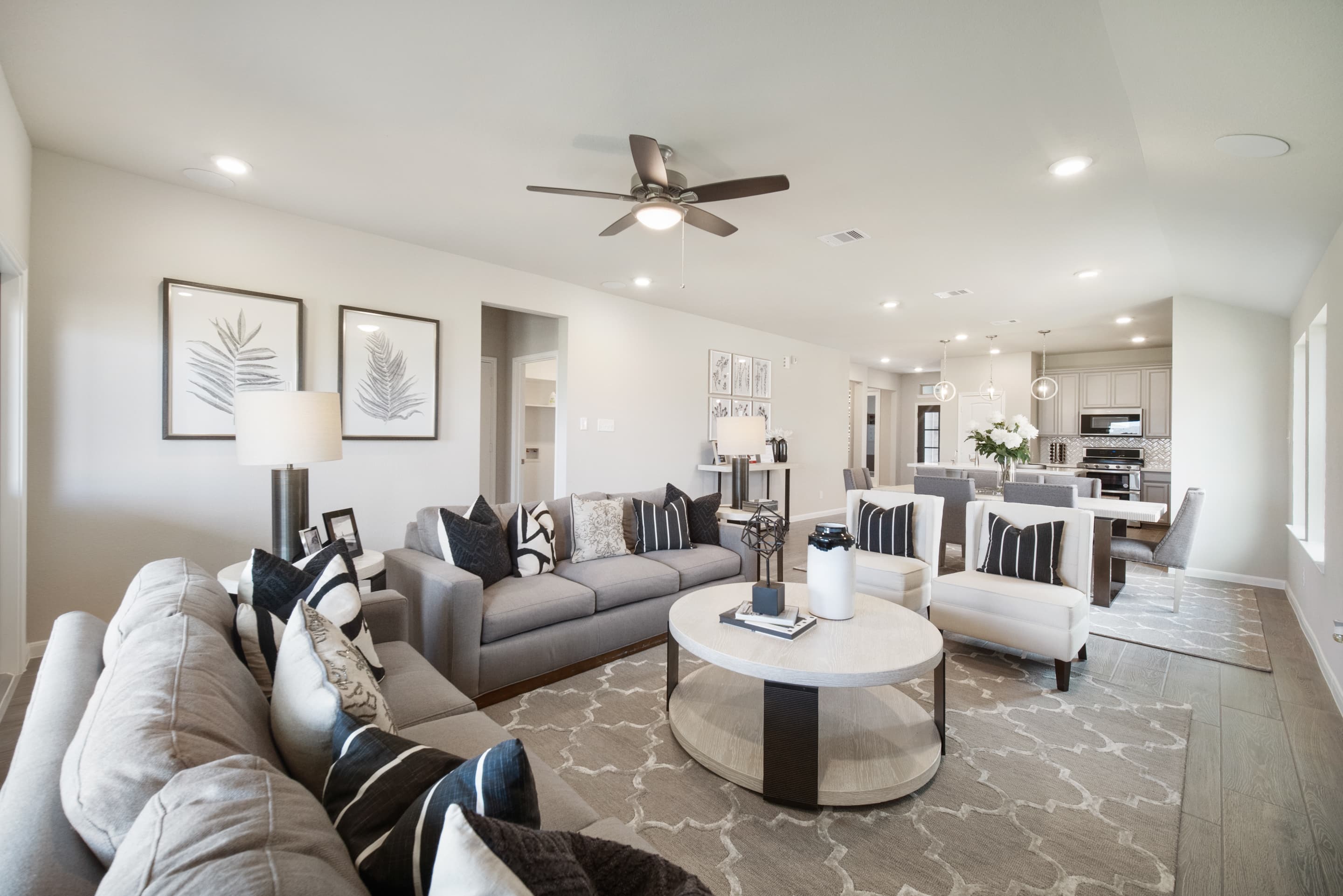 living space overlooking breakfast and kitchen