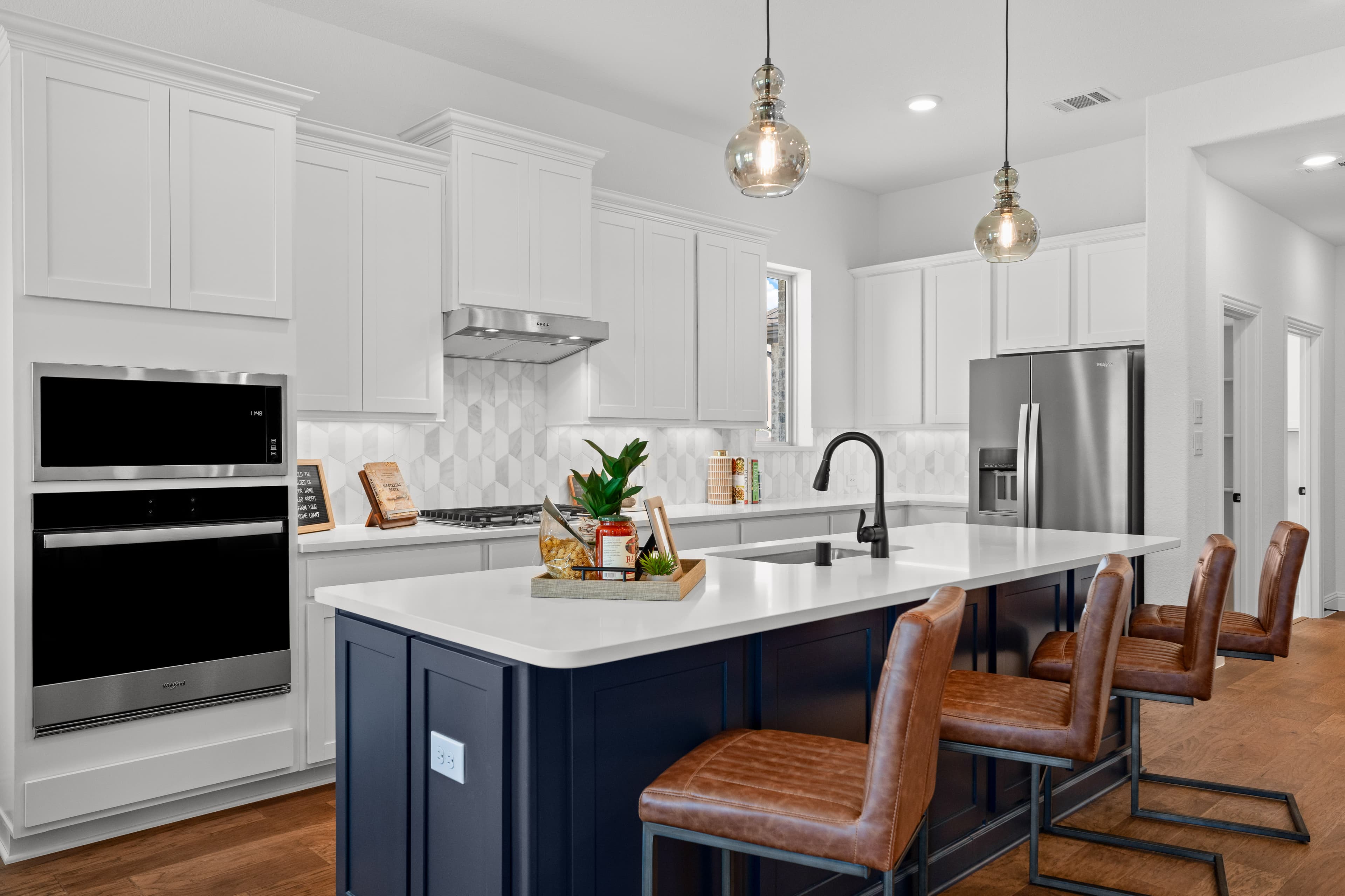 kitchen with island and pendant lighting